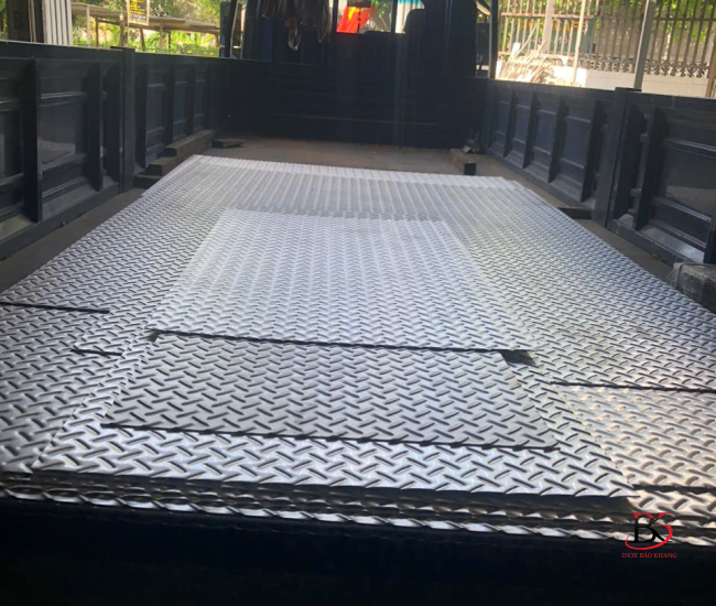 TẤM INOX CHỐNG TRƯỢT - DẬP GÂN